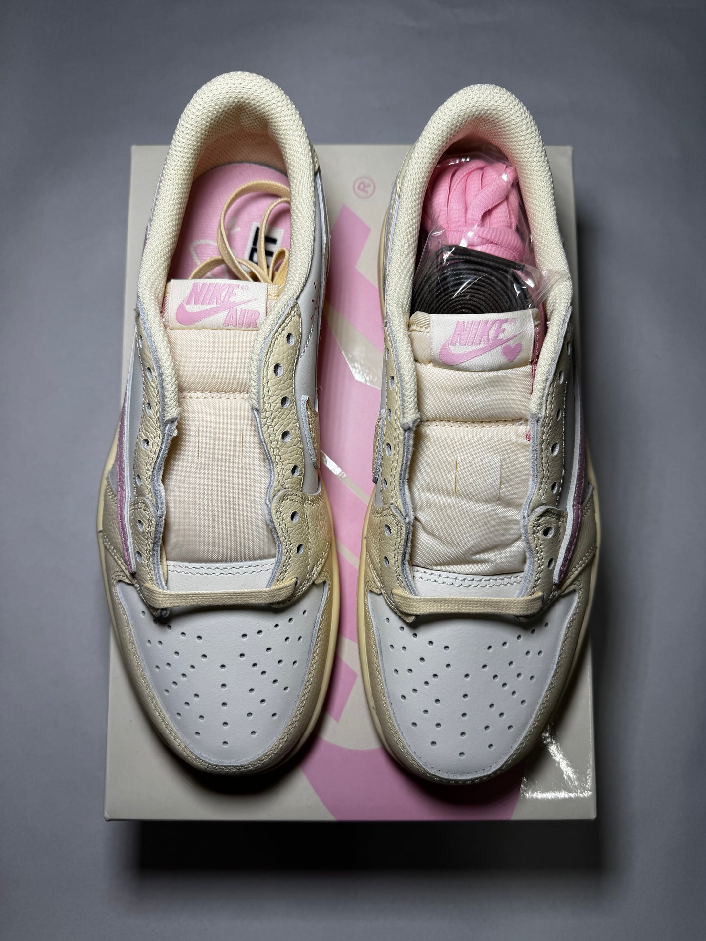 Travis Scott Jordan 1 Low “Shy Pink”