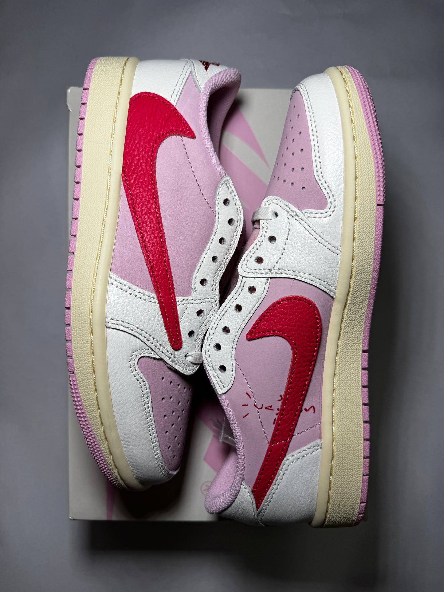 Travis Scott Jordan 1 Low “Tropical Pink”